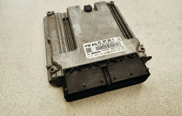 Volkswagen PASSAT B8 Engine control unit/module 04L907309M 0281030462