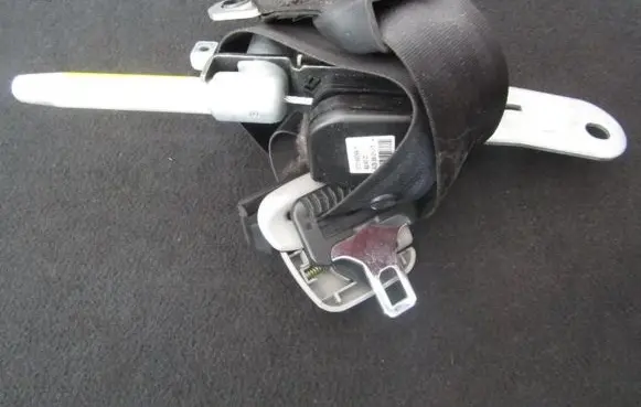 Mitsubishi Carisma Front seatbelt 570186099h 82-90-c