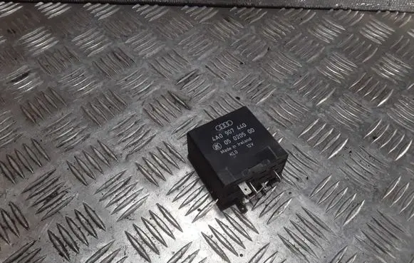 Audi A4 S4 B5 8D Other relay 4A0907440