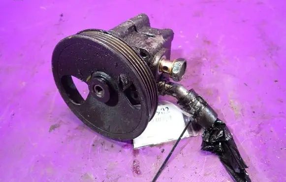 Nissan Primera Power steering pump