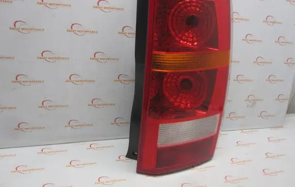 Land Rover Discovery 3 - LR3 Rear/tail lights C7L0A V243