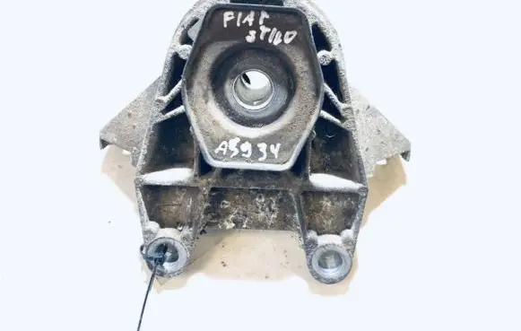Ford Mondeo Mk III Engine mount bracket 1s717m122 1s71-7m122