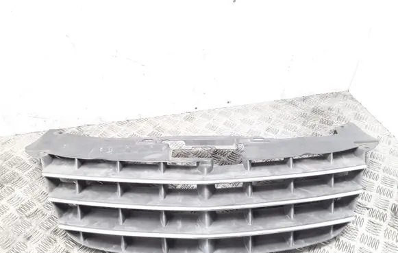 Chrysler Sebring (JS) Front bumper upper radiator grill
