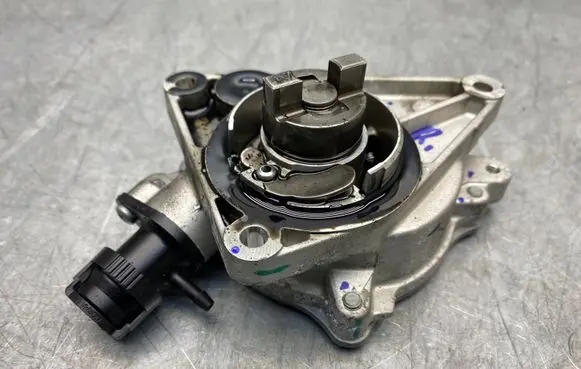 Volvo XC90 Vacuum pump 31430647