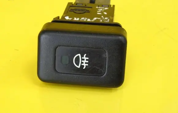 Nissan Almera N16 Fog light switch 