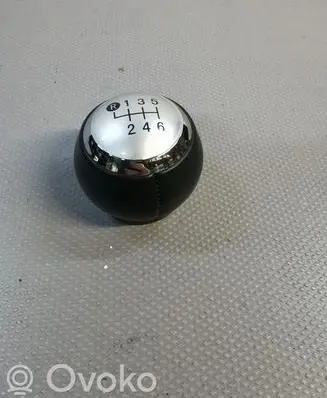 Toyota Avensis T270 Gear lever shifter trim leather/knob 