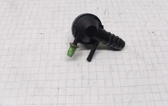 Volkswagen PASSAT B5 Other engine bay part