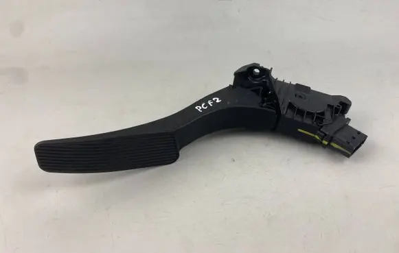 Chrysler Pacifica Accelerator throttle pedal 04581677AB