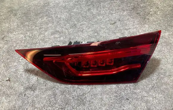 Tailgate rear/tail lights