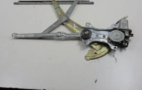 Toyota Paseo (EL54) II Front door window regulator with motor 8572016100