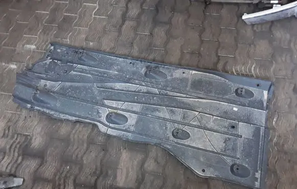 Volkswagen Golf VII Center/middle under tray cover 5Q0825272A
