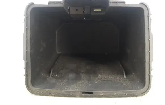 Opel Insignia A USB socket connector 13222117