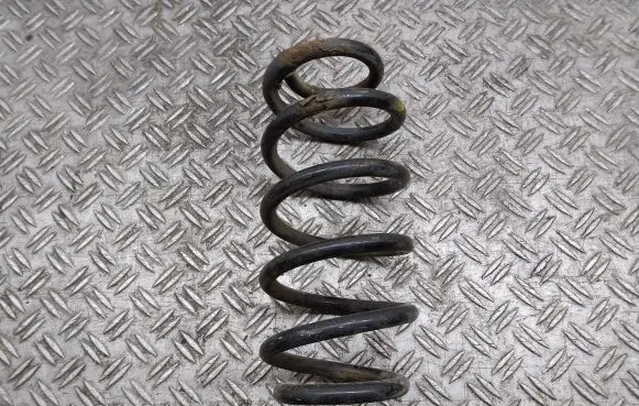 Toyota Avensis T270 Rear coil spring