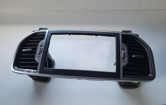 KIA Sportage Dash center air vent grill