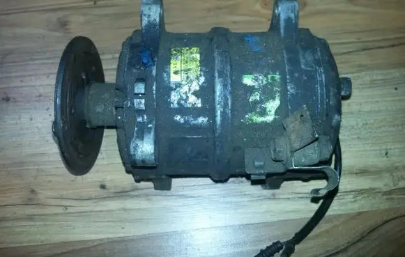 Volvo S40, V40 Air conditioning (A/C) compressor (pump) 8708581