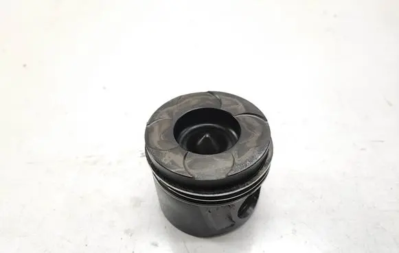 Opel Astra J Piston 10R18375