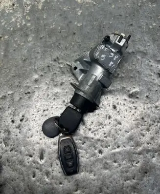 Volkswagen PASSAT B5 Ignition lock 4D0905851E