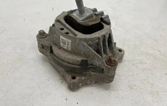 BMW 2 F22 F23 Engine mount bracket 6859412