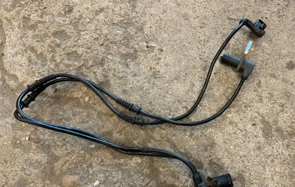 Mercedes-Benz S W140 ABS brake wheel speed sensor A1405403517