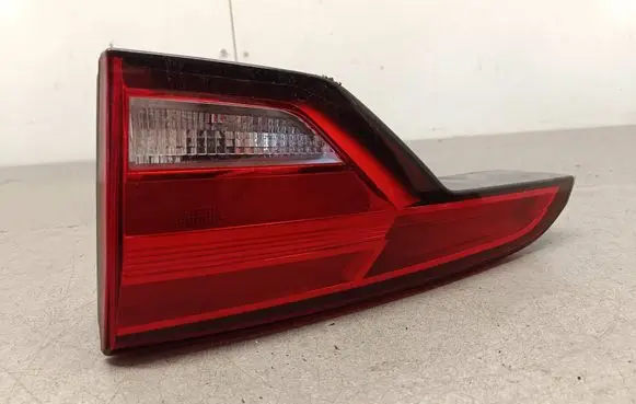 Tailgate rear/tail lights