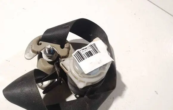 Mitsubishi Grandis Middle seatbelt (rear) 