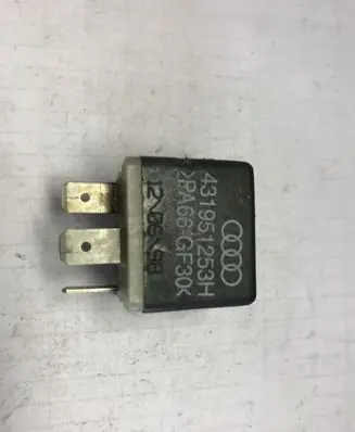 Volkswagen PASSAT B5 Other relay 431951253H