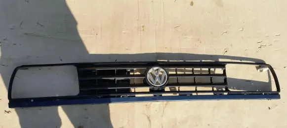 Volkswagen Jetta III Front grill 165853664B