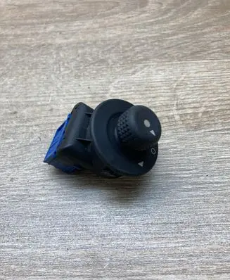 Citroen C4 I Picasso Wing mirror switch 185526