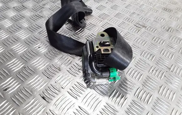 Audi A3 S3 8L Front seatbelt