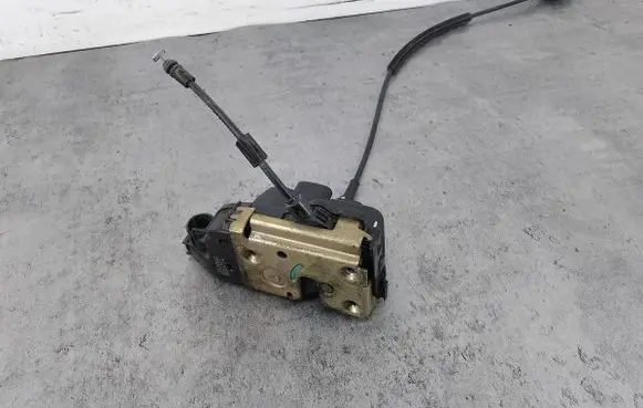 Nissan Primera Front door lock 