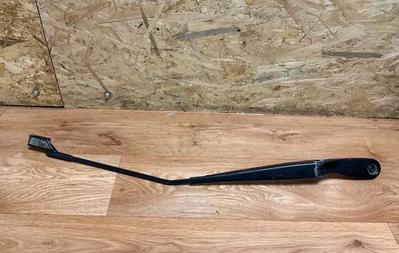 Volvo V50 Front wiper blade arm 31253997