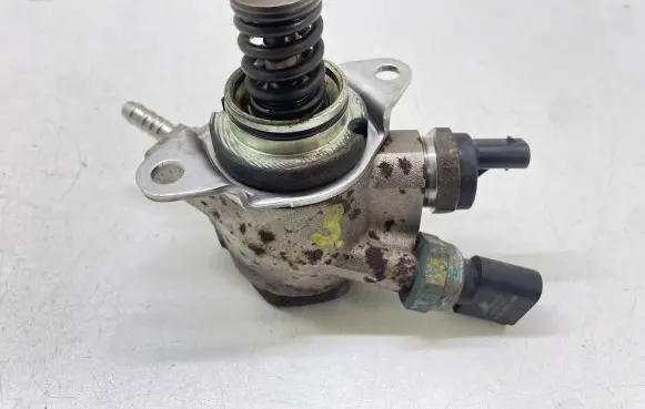 Audi A6 S6 C6 4F Fuel injection high pressure pump 06E906051K 06E127025N
