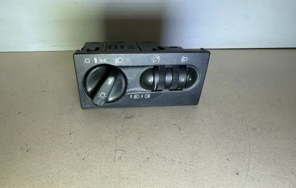 Volkswagen Golf III Light switch 1H6941532