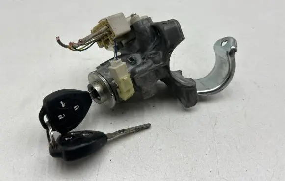 Toyota Avensis T270 Ignition lock 450200204
