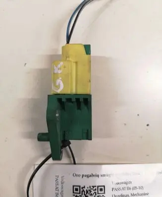 Volkswagen PASSAT B6 Airbag deployment crash/impact sensor 3C0909606 331324