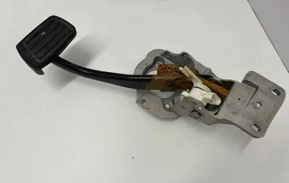 Chevrolet Camaro Brake pedal 84524406