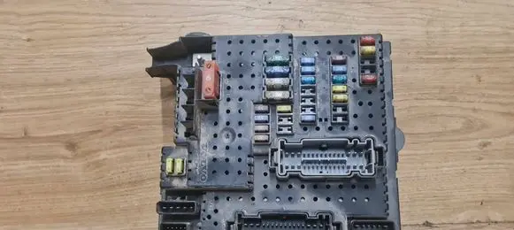 Volvo XC90 Fuse module 30728512