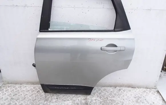 Nissan Qashqai Rear door b24b