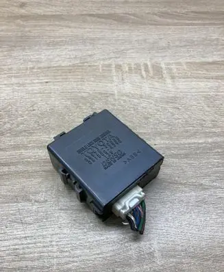 Toyota Avensis T270 Door control unit/module 8597020030 0515004390