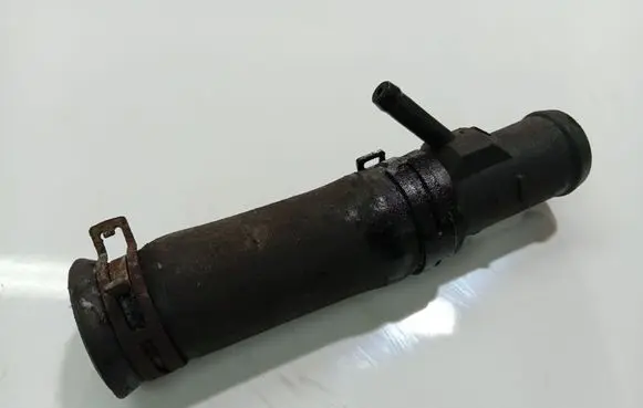 Volkswagen Polo IV 9N3 Engine coolant pipe/hose 1C0121433A