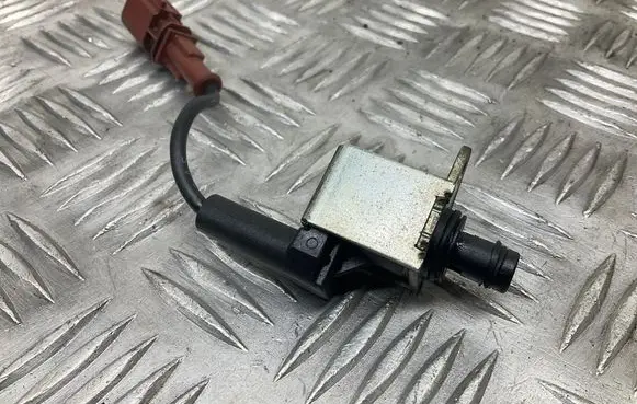 Skoda Octavia Mk3 (5E) Turbo solenoid valve 04L907284