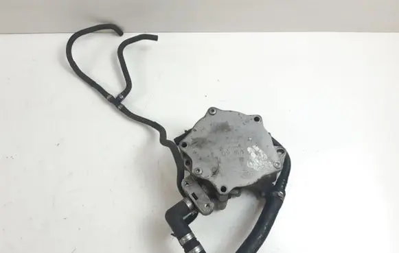 Audi A4 S4 B8 8K Vacuum pump 06J145100C 8K0611939A