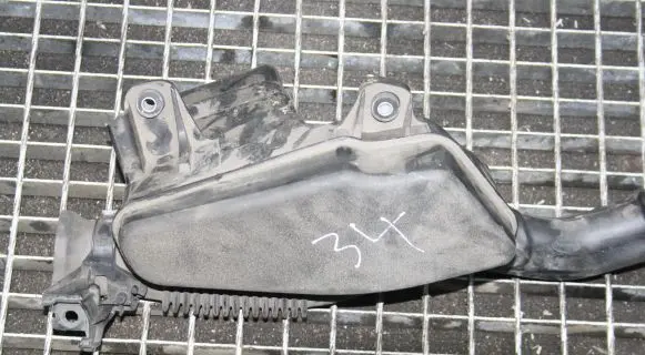 Toyota Auris 150 Intake resonator 1789337040