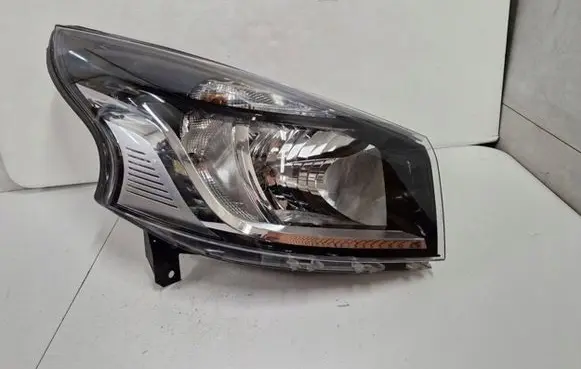 Renault Trafic III (X82) Headlight/headlamp 260105469R