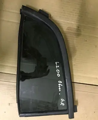 Mitsubishi L200 Rear vent window glass MN136793