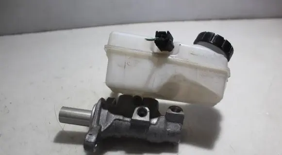 Master brake cylinder