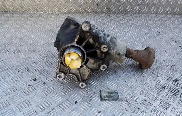Gearbox transfer box case