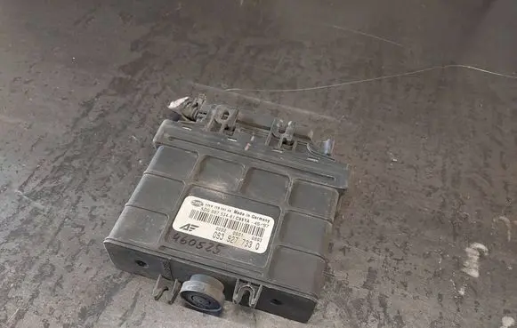 Volkswagen Sharan Engine control unit/module 099927733Q 95VW12B565KB 5DG007534-61