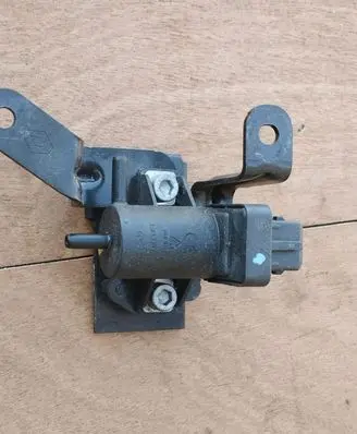 Infiniti EX Turbo solenoid valve 8200762597