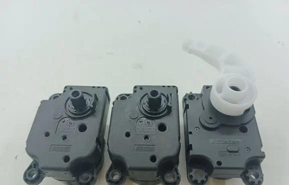 Opel Mokka B Air flap motor/actuator Z5509001 KF784001